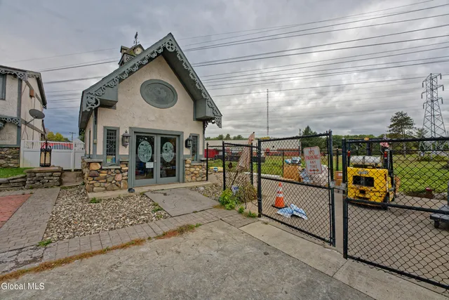 $899,900 | 671 Mariaville Road, Rotterdam, NY 12306