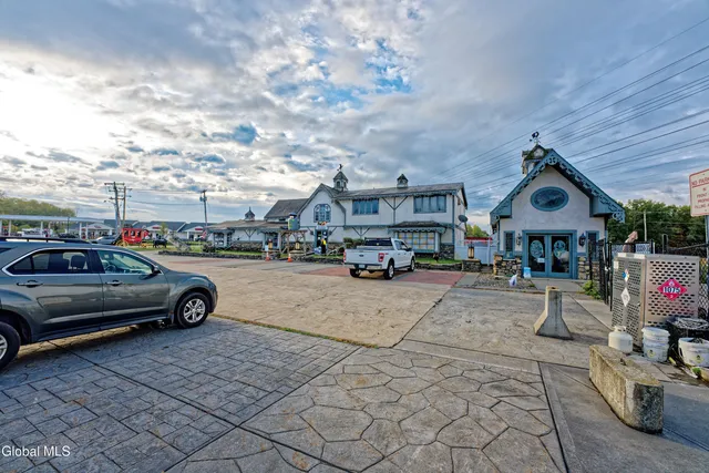 $899,900 | 671 Mariaville Road, Rotterdam, NY 12306