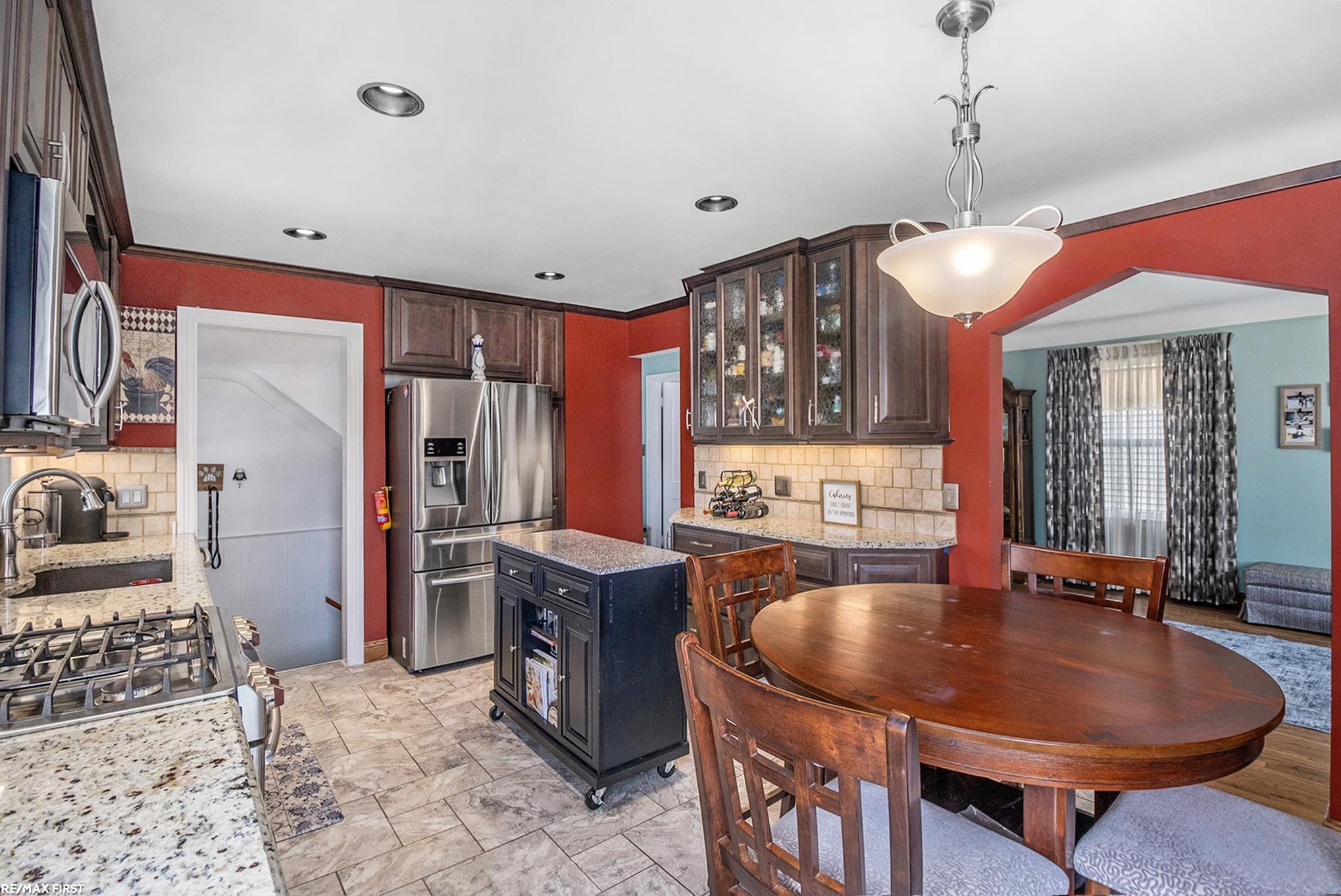 2615 Wakefield Road Berkley, MI 48072 - Photo 8 of 29 50149765-e86e9ae7-3c68-4e08-a991-a65ea3b36406.JPG