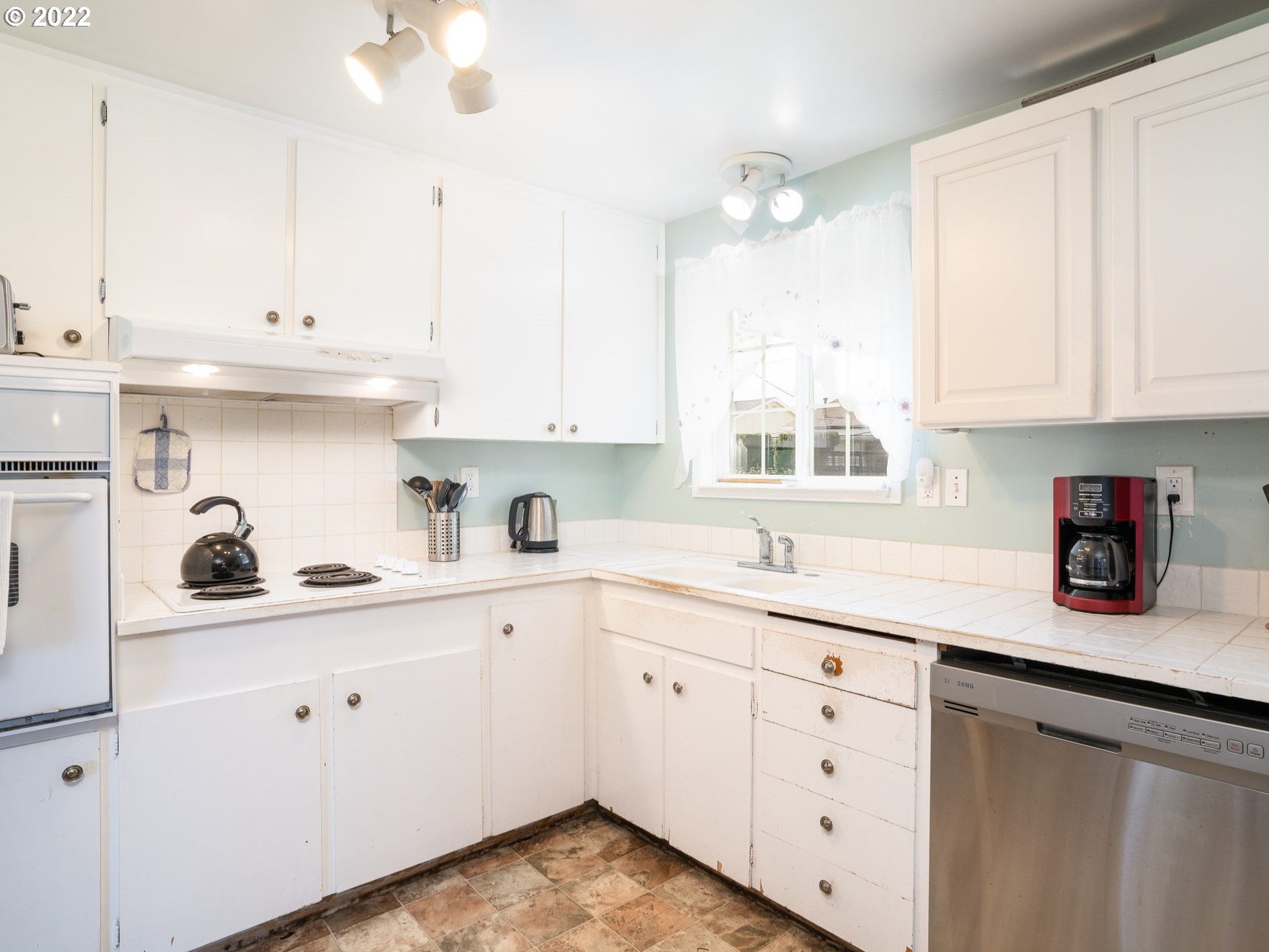 1358 Thompson Road Woodburn, OR 97071 - Photo 11 of 32 Gallery Image 11