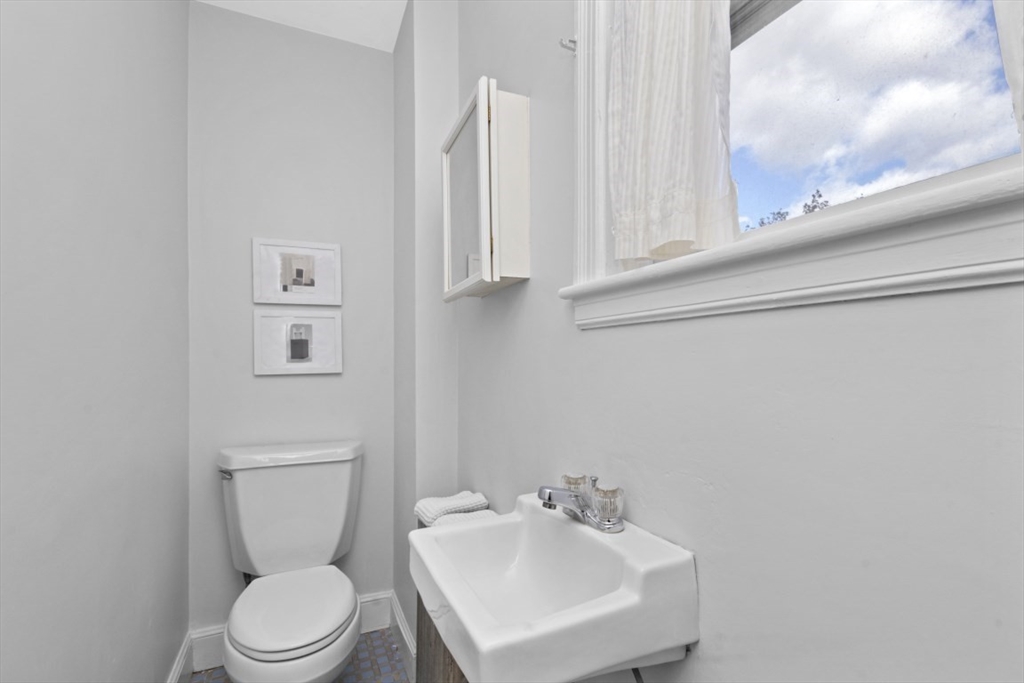 33 Valley Road Boston, MA 02124 - Photo 10 of 25 Gallery Image 10