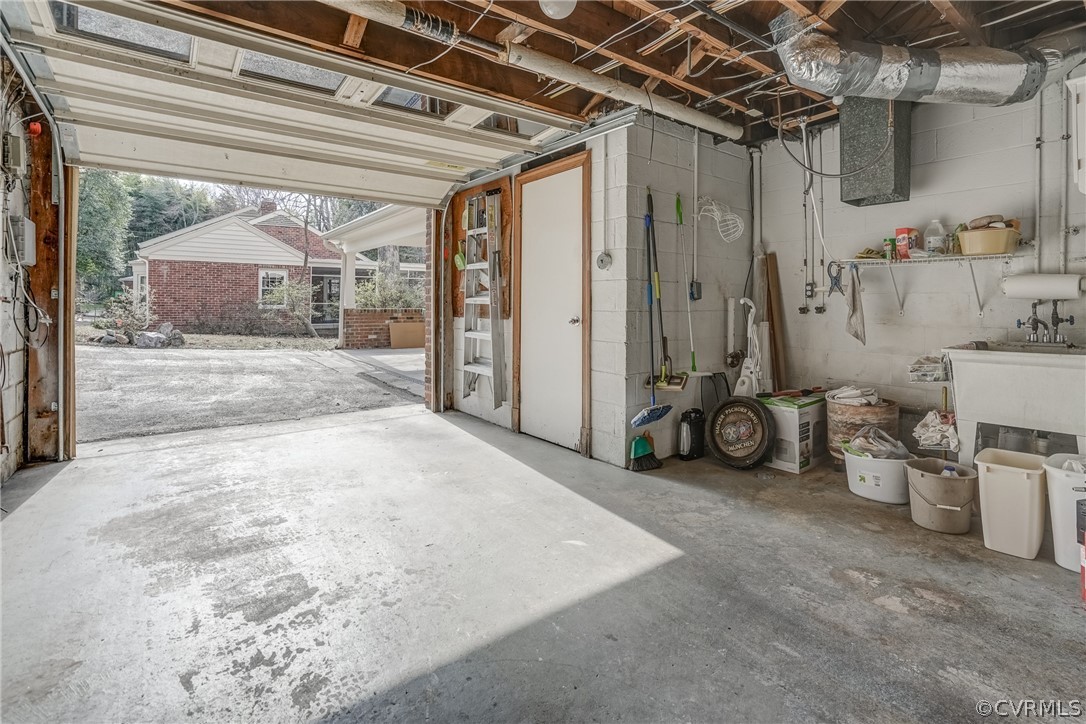 4040 Wakefield Road Richmond, VA 23235 - Photo 41 of 45 1 car attached heated so great workshop or gym