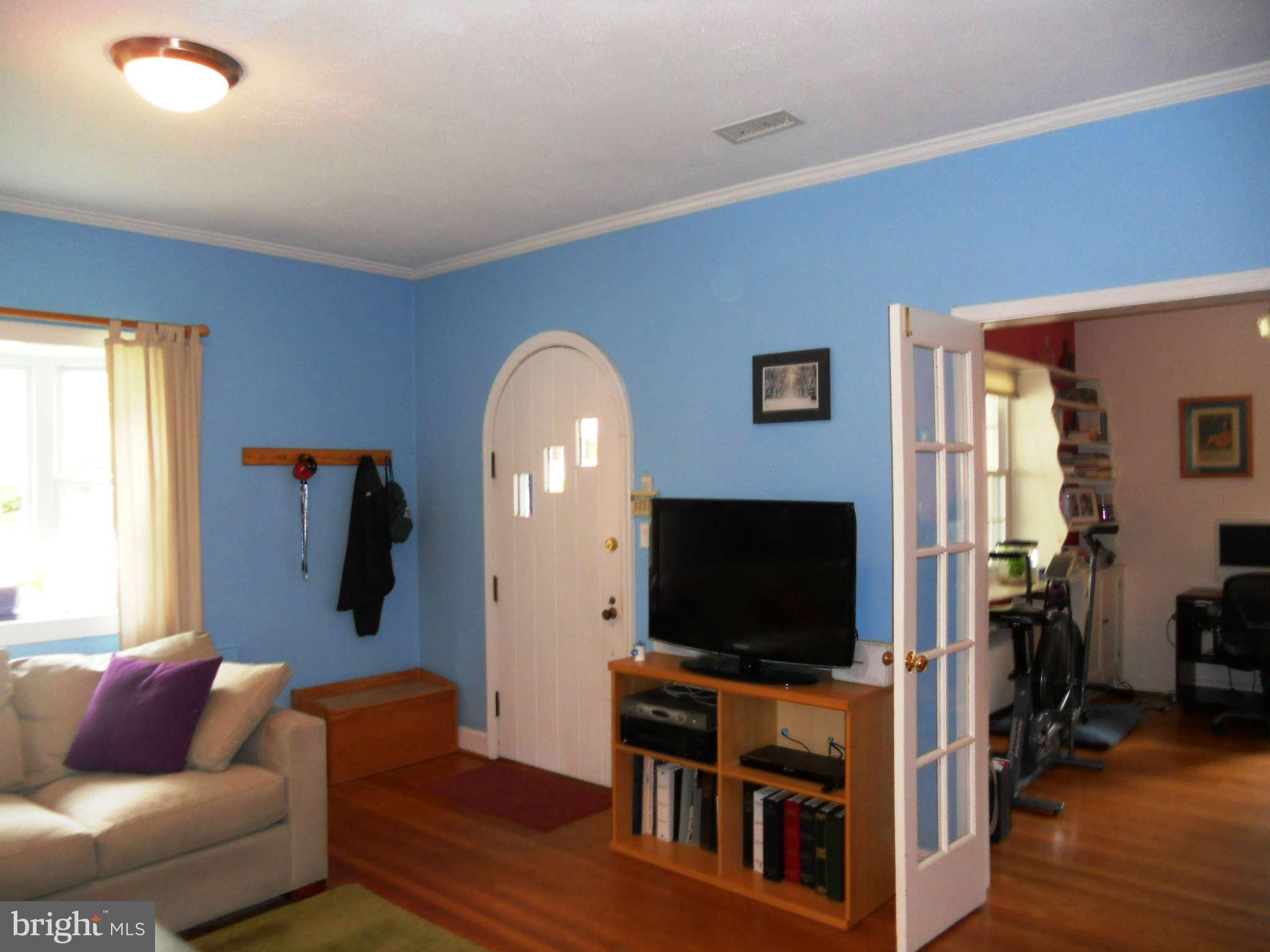 809 Kingston Road Baltimore, MD 21212 - Photo 3 of 18 Living Room