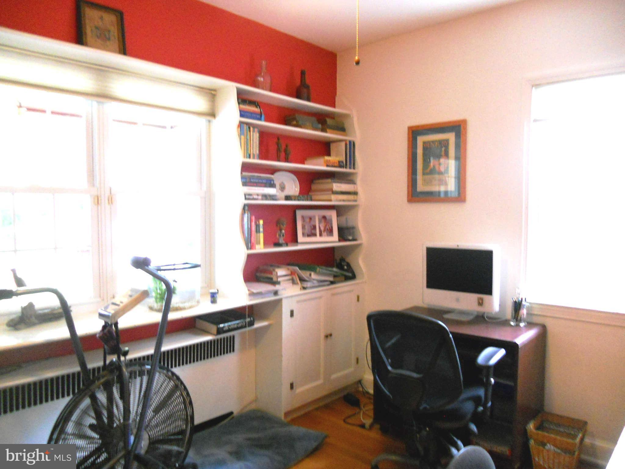 809 Kingston Road Baltimore, MD 21212 - Photo 4 of 18 Den/ office