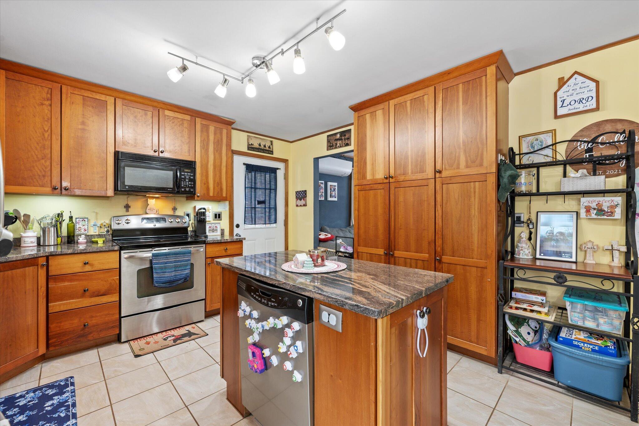1130 Silver Lake Road Bucksport, ME 04416 - Photo 6 of 50 07-Kitchen
