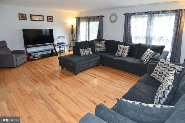 $445,000 | 9308 Frostburg Way, Montgomery Village, MD 20886