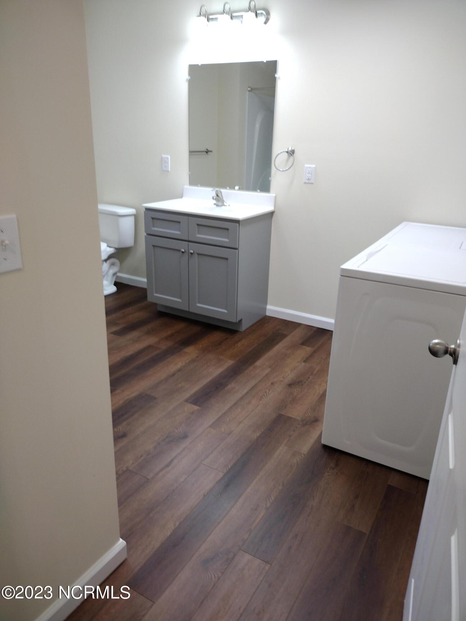 2100 Oaks Road New Bern, NC 28560 - Photo 19 of 30 nice size bathroom