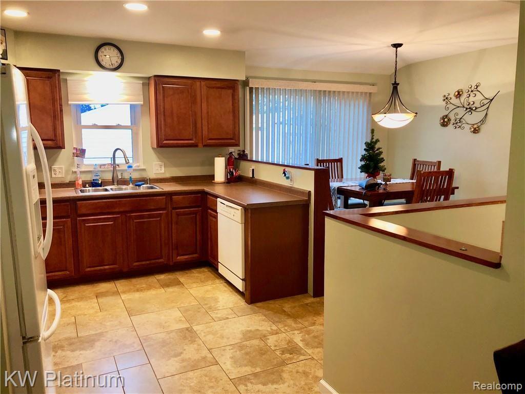 2812 Riverside Drive Port Huron, MI 48060 - Photo 10 of 36 IMG_5384.jpg