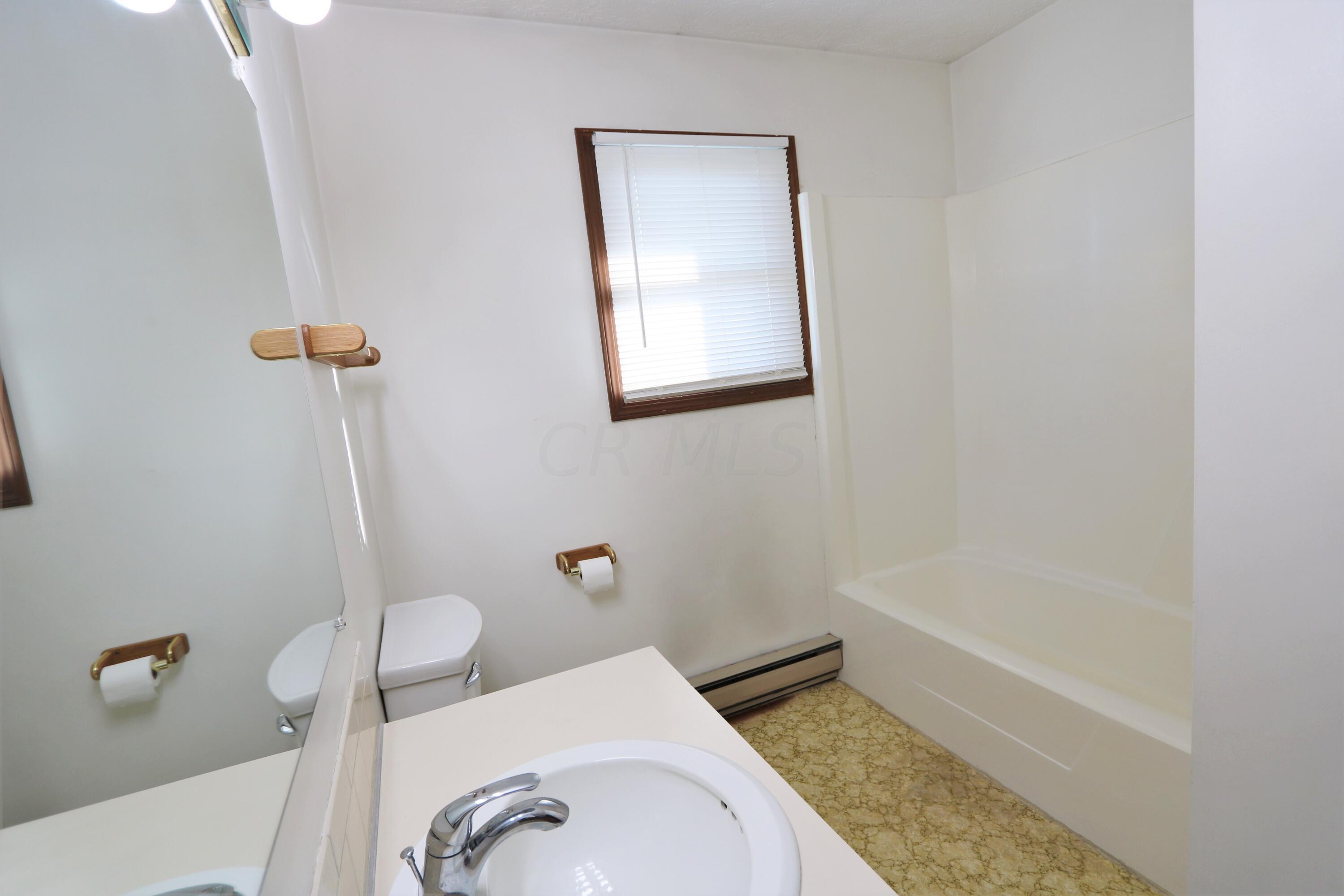 14191 Edwards Road Johnstown, OH 43031 - Photo 25 of 43 Full Hall Bath