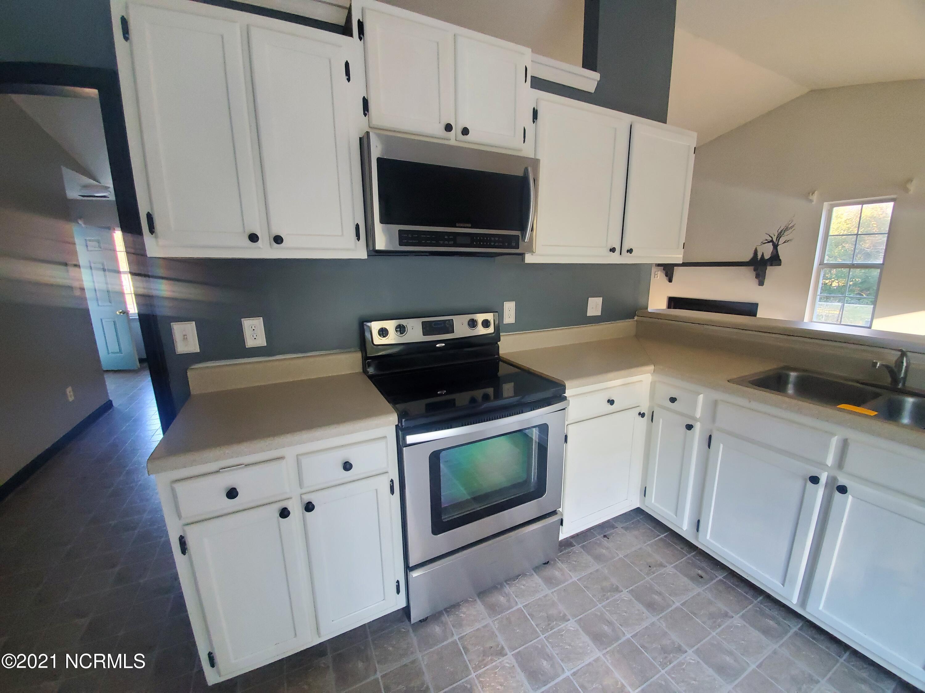 408 Ruddy Court Jacksonville, NC 28540 - Photo 1 of 12 20211123_150525