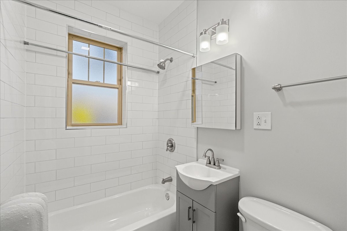 905 West Altgeld Street, Unit 1B Chicago, IL 60614 - Photo 11 of 11 a bathroom with a sink toilet and shower