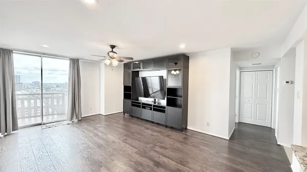 $1,750 | 2016 Main Street, Unit 1914, Houston, TX 77002