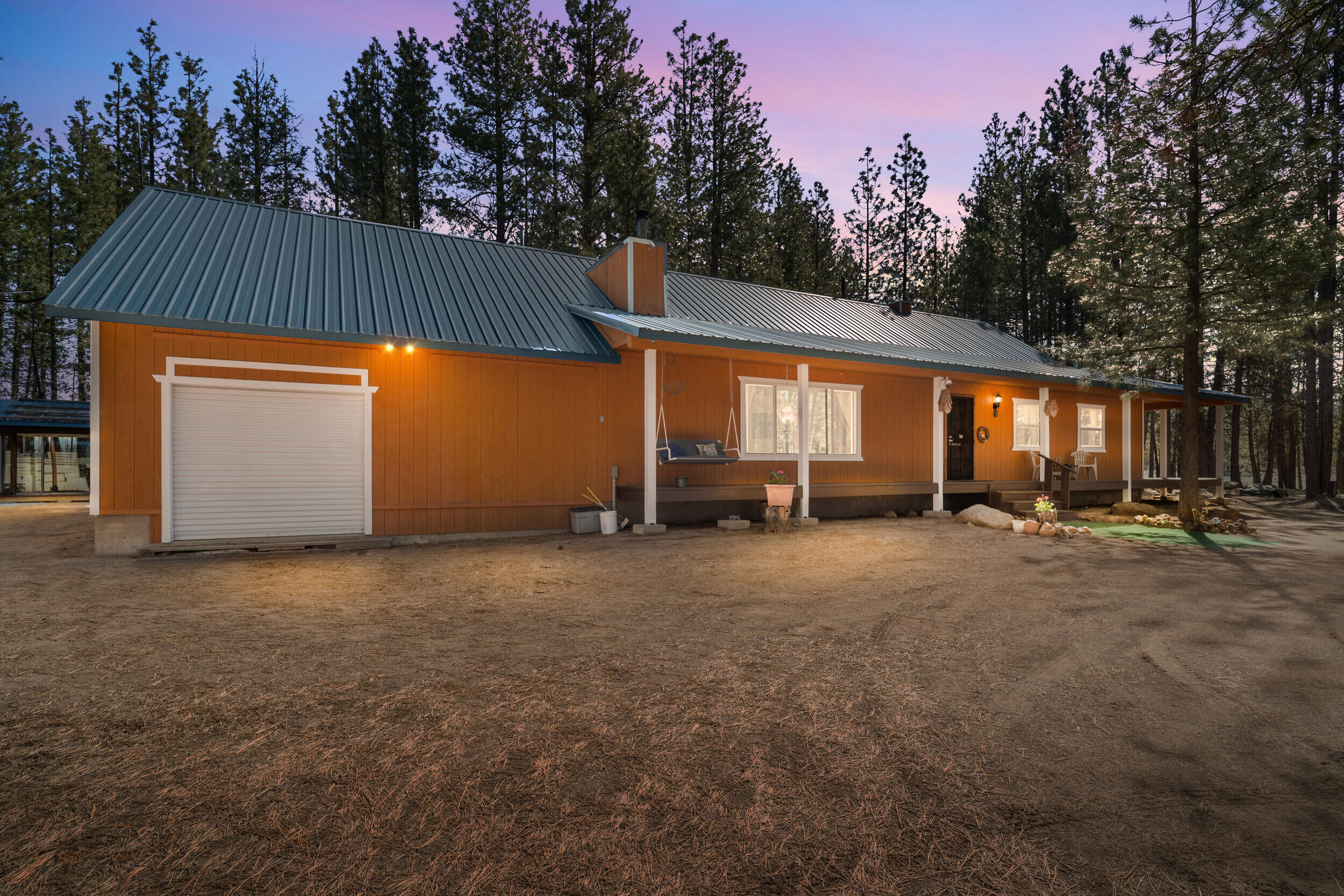 27 Blackpine Way Bly, OR 97622 - Photo 4 of 35 Home in twilight lighting