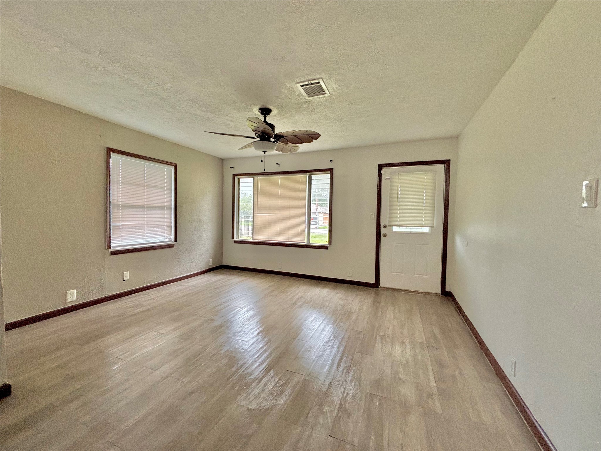 8038 Woodlyn Road Houston, TX 77028 - Photo 6 of 14