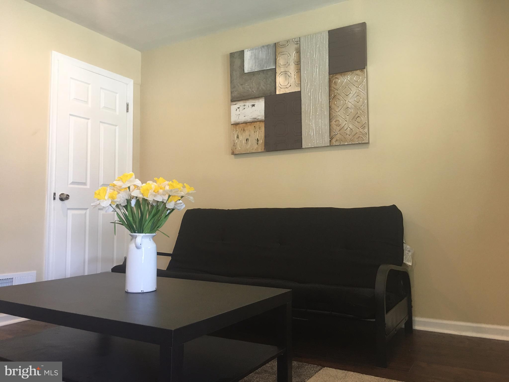 8516 Kavanagh Road Dundalk, MD 21222 - Photo 5 of 15 Living Room