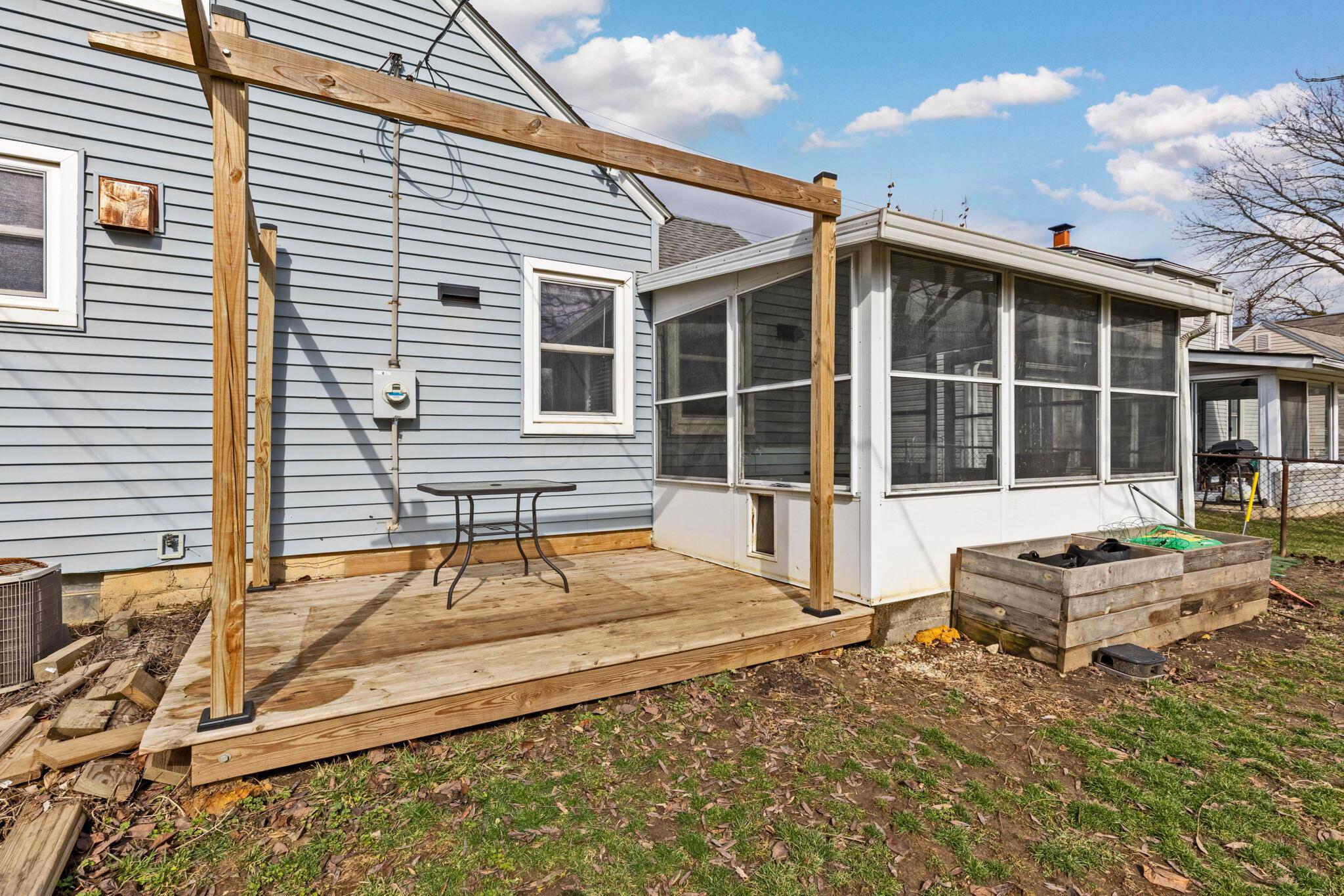 911 Kinnear Road Columbus, OH 43212 - Photo 24 of 28 Deck