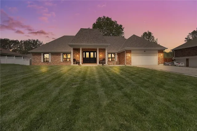 $499,900 | 16424 East George Franklyn Drive, Independence, MO 64055