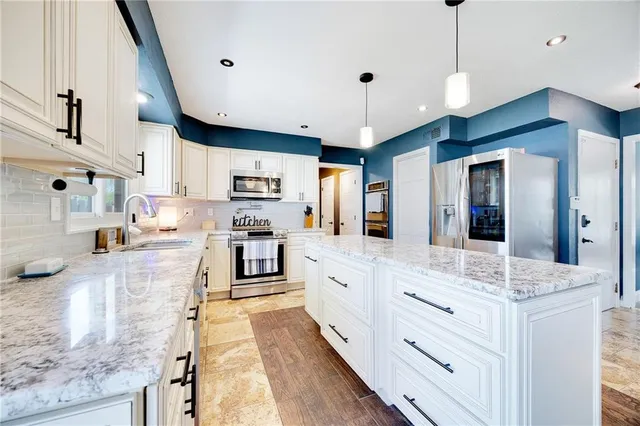 $499,900 | 16424 East George Franklyn Drive, Independence, MO 64055