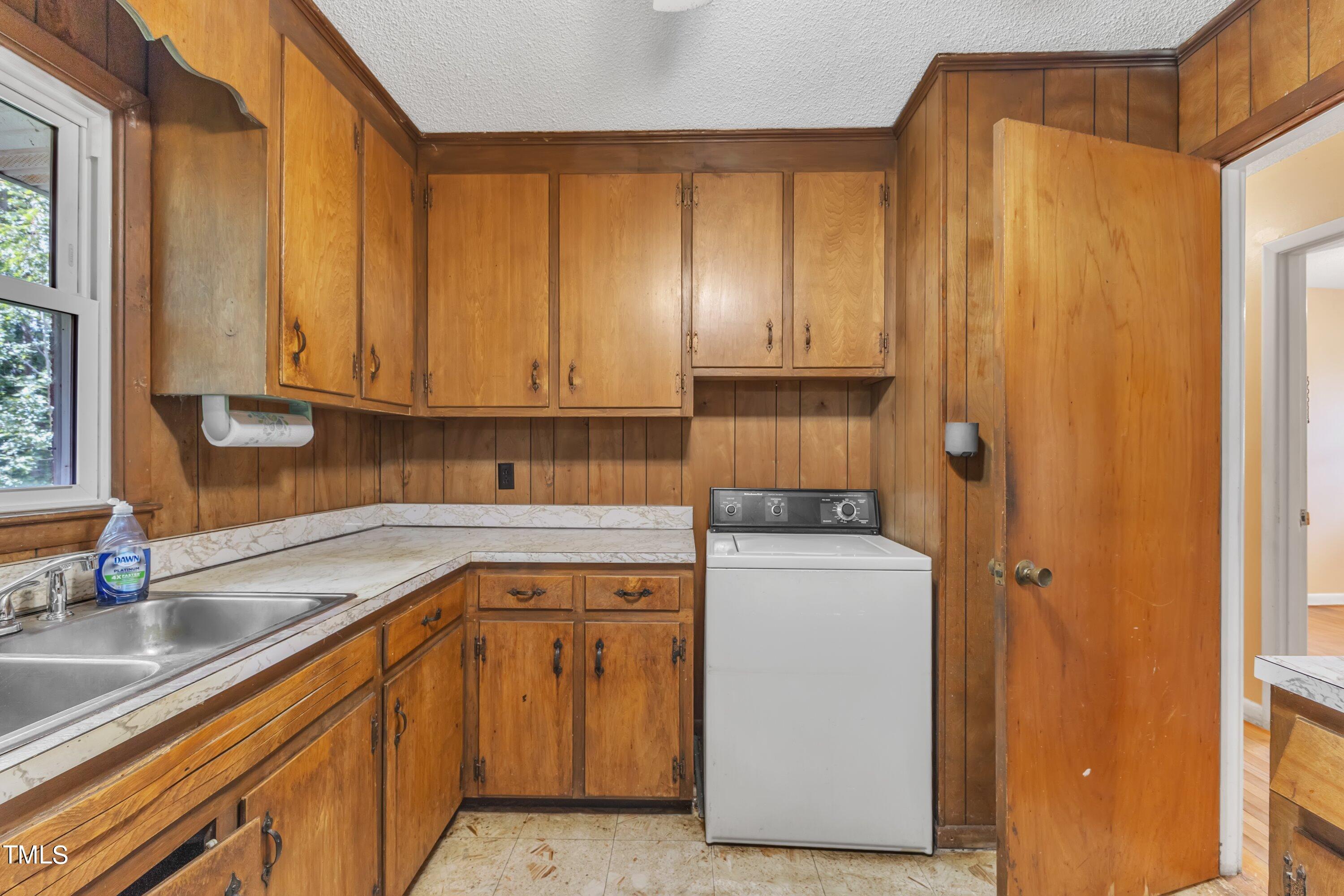 1117 Evans Road Cary, NC 27513 - Photo 10 of 27 11-1117 Evans Rd PETER 02-18