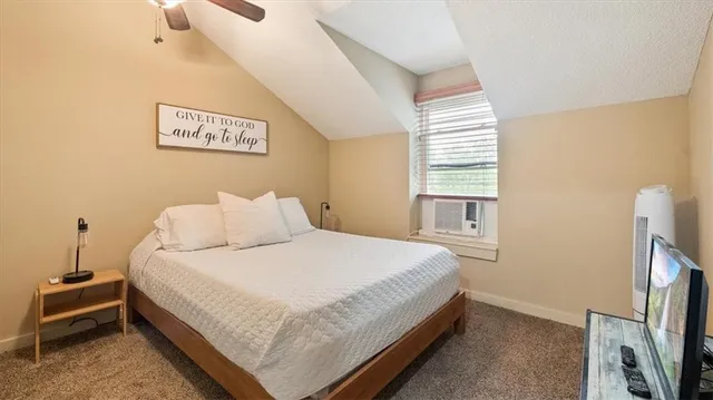 $189,900 | 910 Southeast Hampton Court, Lee's Summit, MO 64063