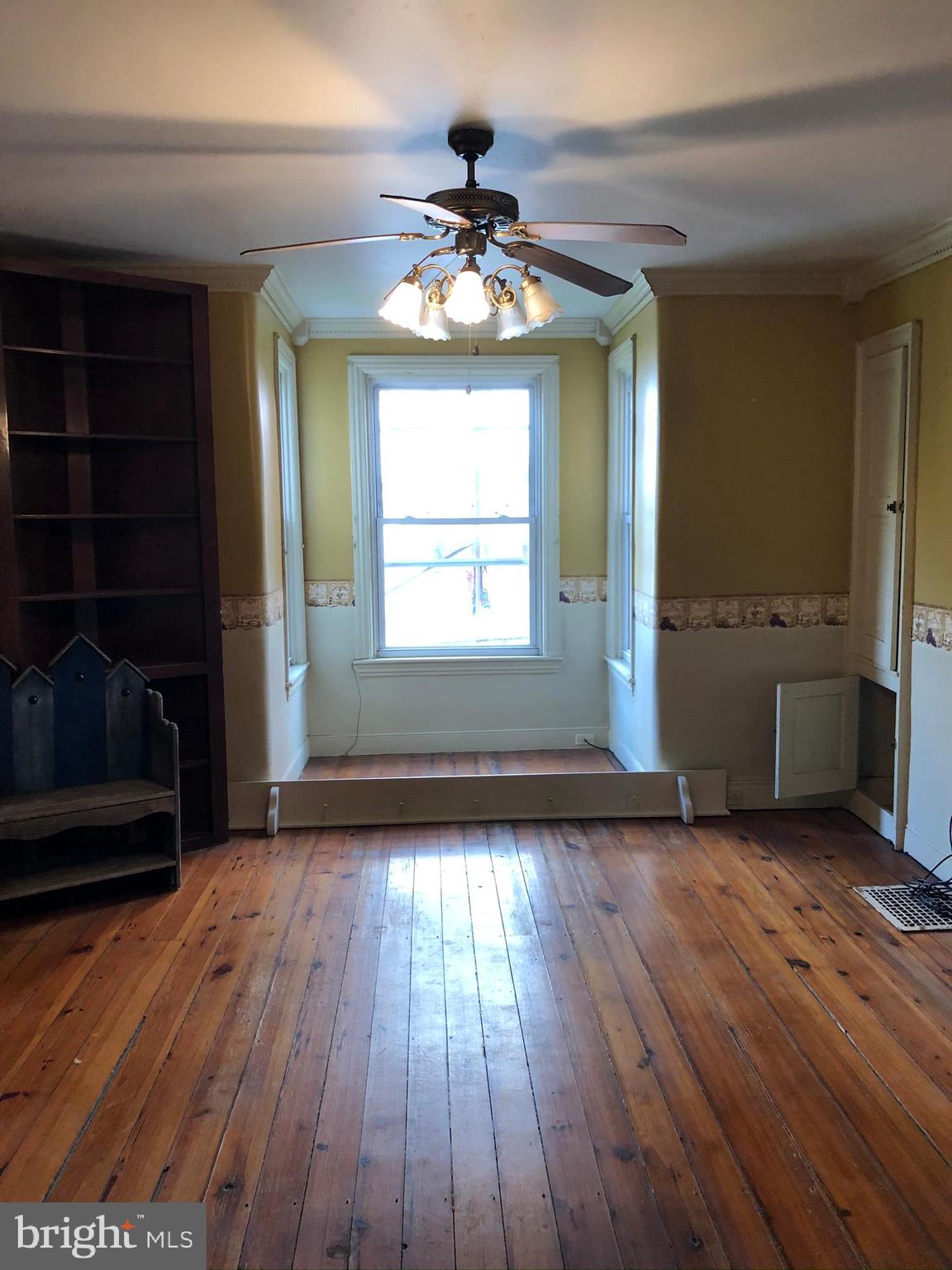 9 Cumberland Street Clear Spring, MD 21722 - Photo 13 of 22 Living room