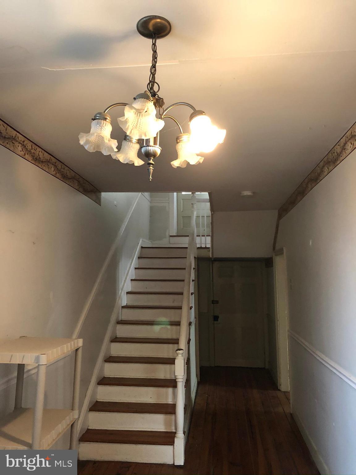 9 Cumberland Street Clear Spring, MD 21722 - Photo 15 of 22 Stair case