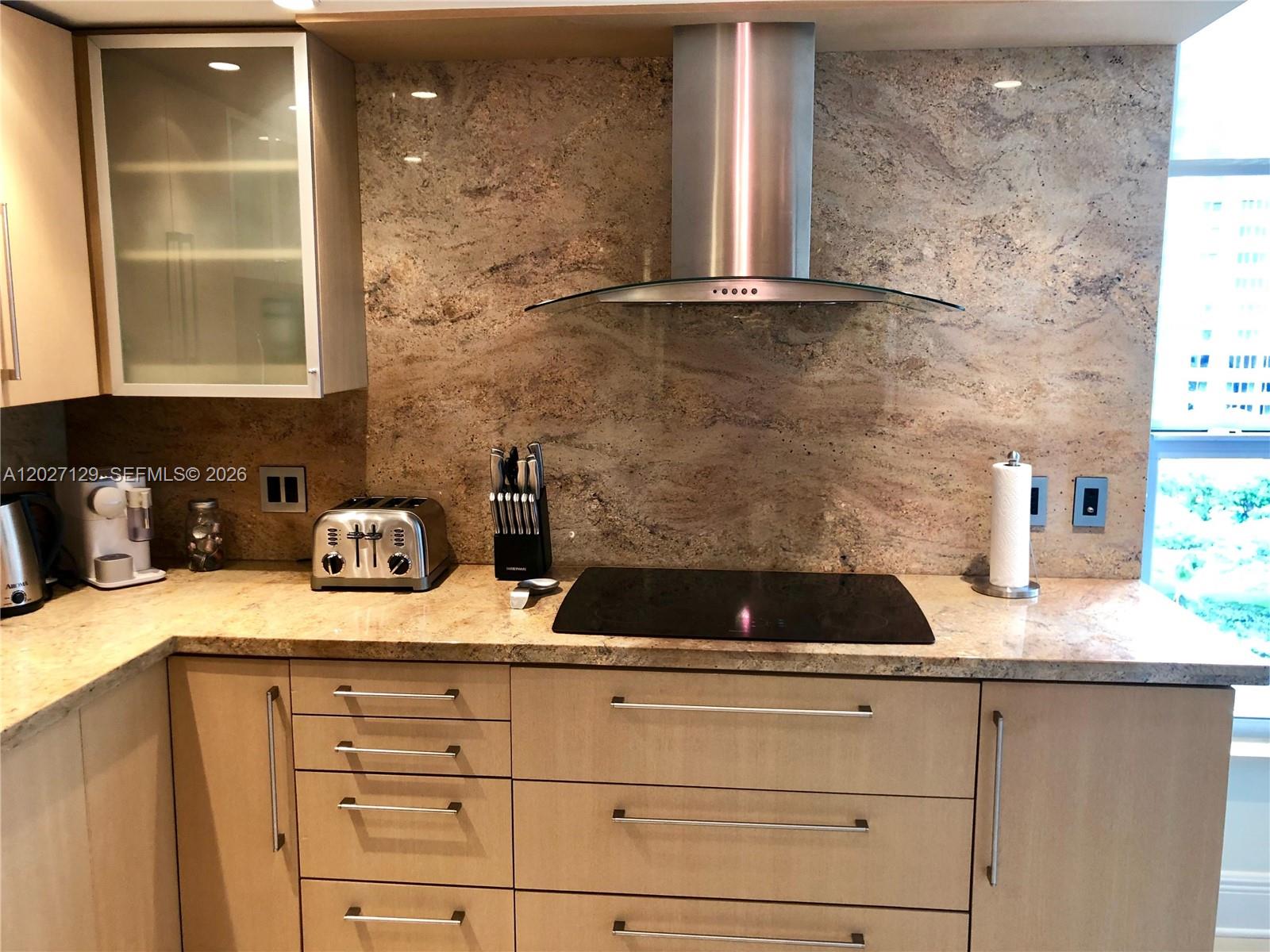 607 Ocean Drive, Unit 9K Key Biscayne, FL 33149 - Photo 4 of 25