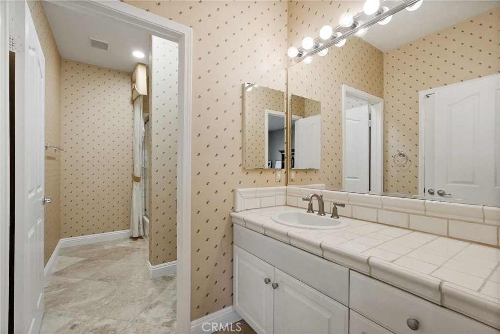20356 Vía Cellini Porter Ranch, CA 91326 - Photo 47 of 62