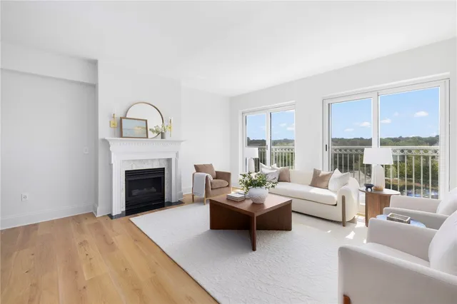 $699,000 | 1 Tower Drive, Unit 302, Portsmouth, RI 02871