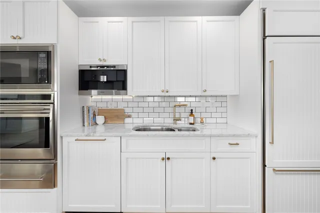 $699,000 | 1 Tower Drive, Unit 302, Portsmouth, RI 02871