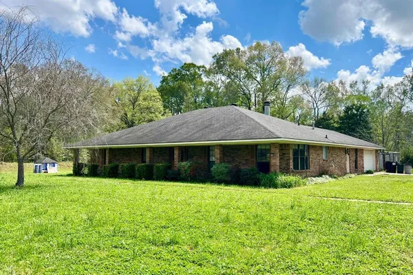 $370,000 | 401 Cane Bend Drive, Haughton, LA 71037