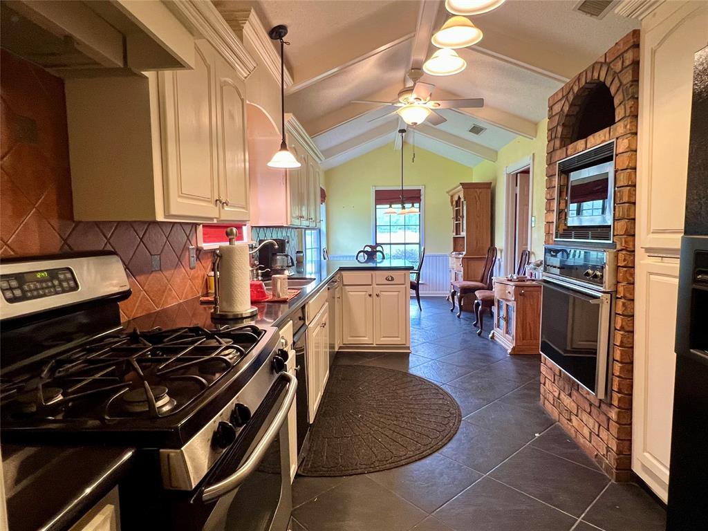401 Cane Bend Drive Haughton, LA 71037 - Photo 5 of 12 a kitchen with lots of counter top space
