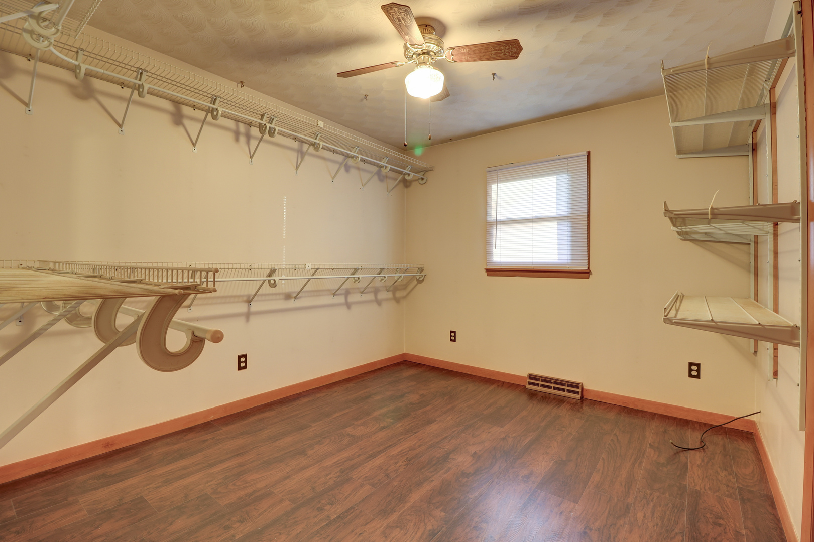 3016 Schick Court Clinton, IA 52732 - Photo 14 of 37