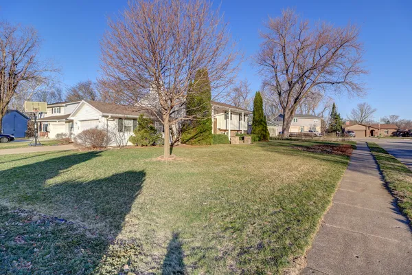 $189,000 | 3016 Schick Court, Clinton, IA 52732