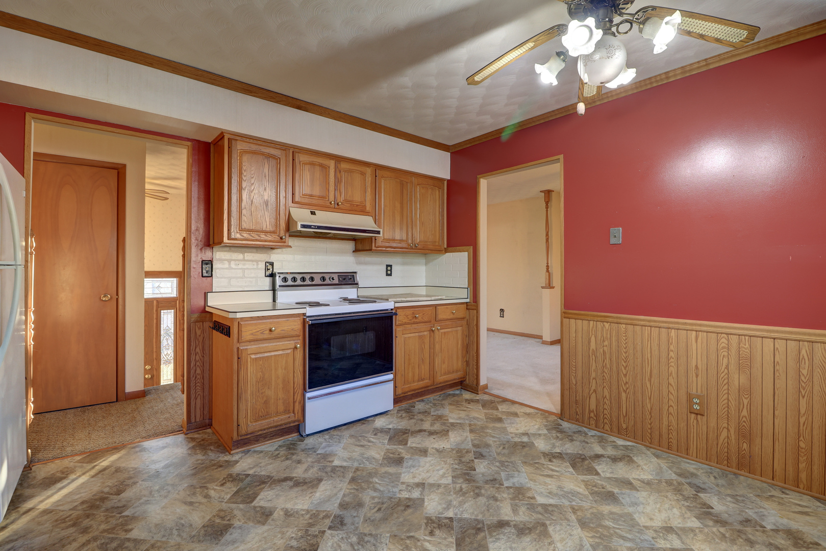 3016 Schick Court Clinton, IA 52732 - Photo 6 of 37