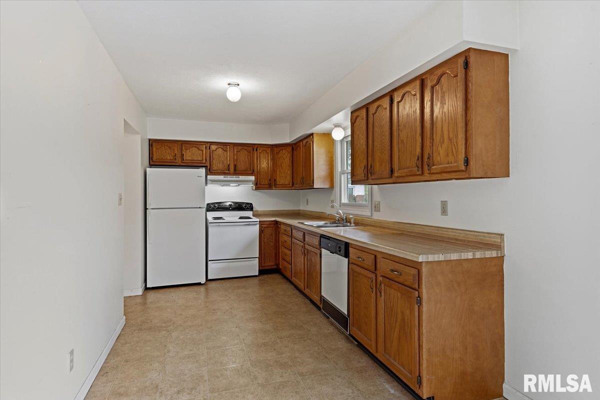 3329 Rawlings Drive Springfield, IL 62704 - Photo 9 of 24