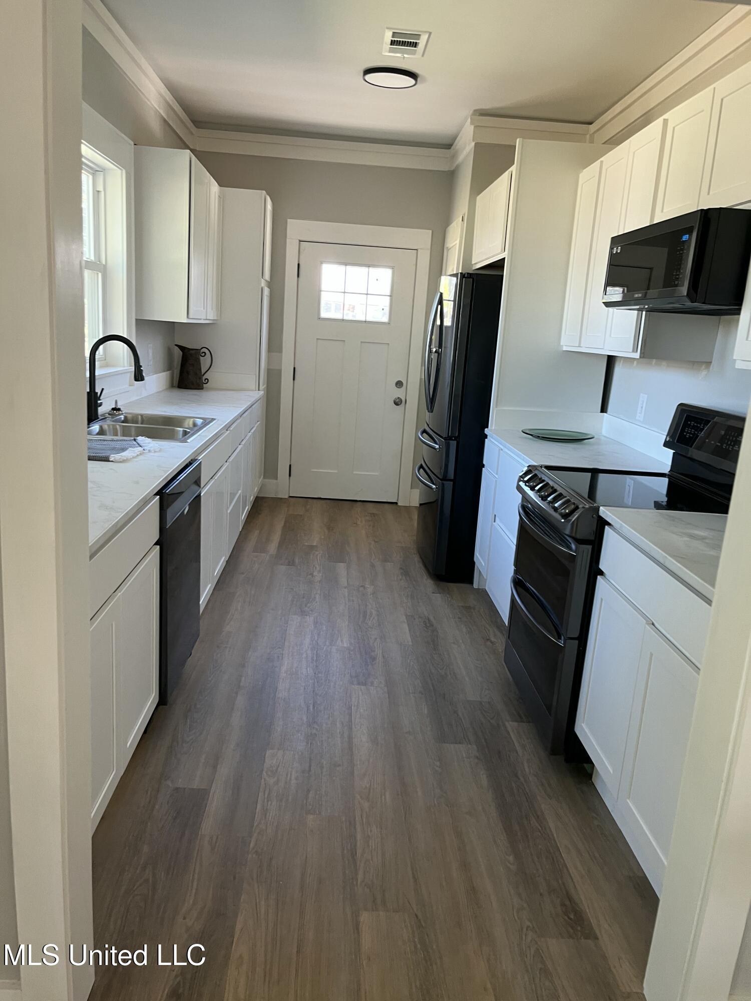 512 North 5th Street Amory, MS 38821 - Photo 7 of 21 IMG_20251021_160900 (1)