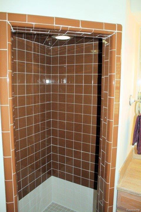 36590 Briarcliff Road Sterling Heights, MI 48312 - Photo 22 of 34 Master Bedroom Shower