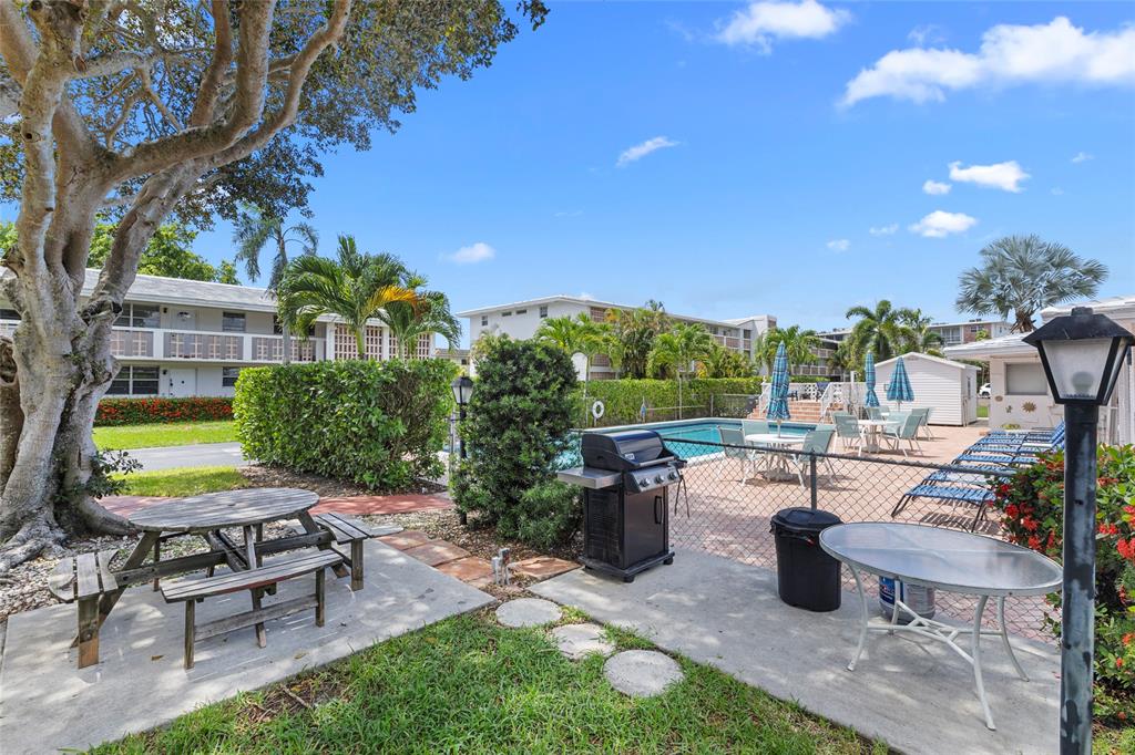 30 Southeast 13th Street, Unit A6 Boca Raton, FL 33432 - Photo 19 of 30 a view of a backyard with sitting area