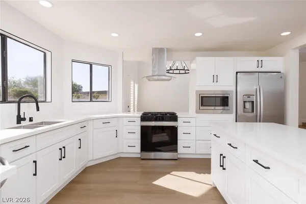 $2,990 | 3020 Donnegal Bay Drive, Las Vegas, NV 89117