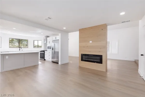 $2,990 | 3020 Donnegal Bay Drive, Las Vegas, NV 89117