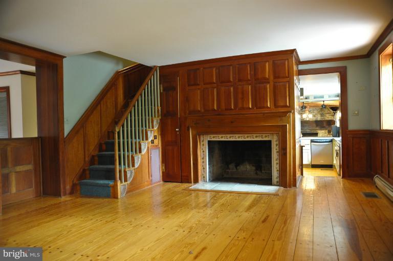 21600 Davis Mill Road Germantown, MD 20876 - Photo 15 of 30 Family Room
