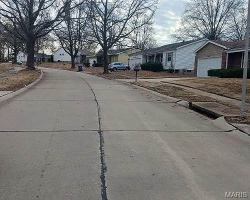 $259,000 | 6742 Foxbend Court, Florissant, MO 63033