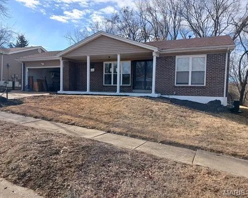 $259,000 | 6742 Foxbend Court, Florissant, MO 63033