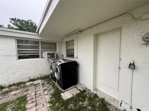 $2,300 | 1942 Northeast 172nd Street, Unit 1942, North Miami Beach, FL 33162