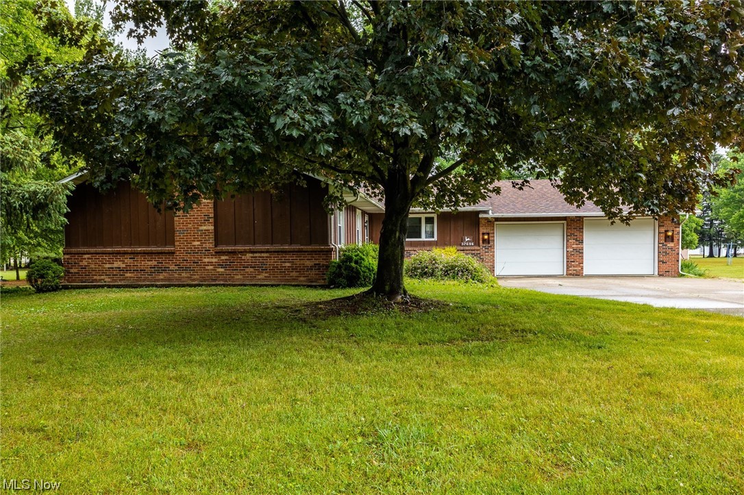 37696 Sugar Ridge Road North Ridgeville, OH 44039 - Photo 2 of 34