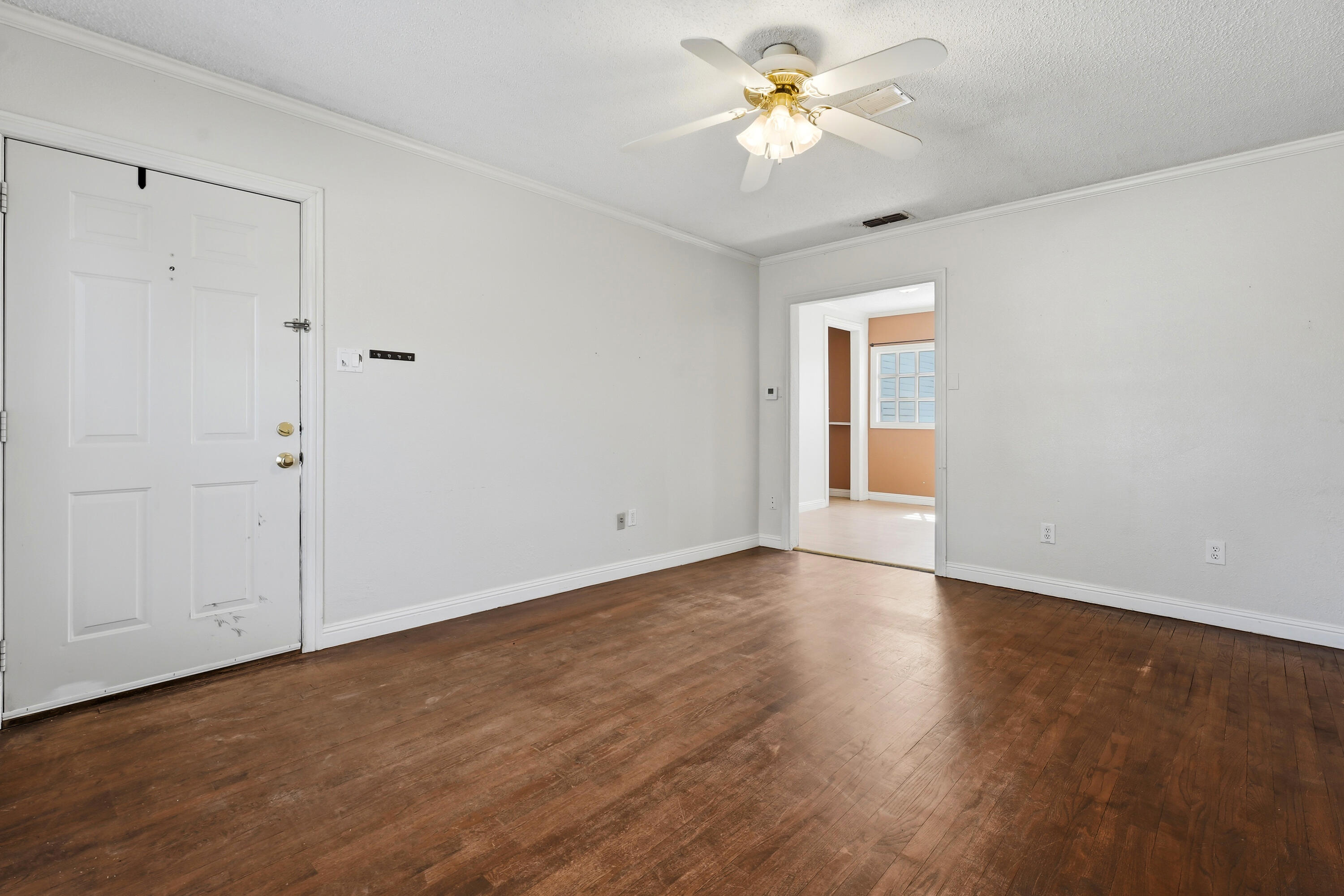 2419 25th Street Lubbock, TX 79411 - Photo 5 of 21 DSC00852
