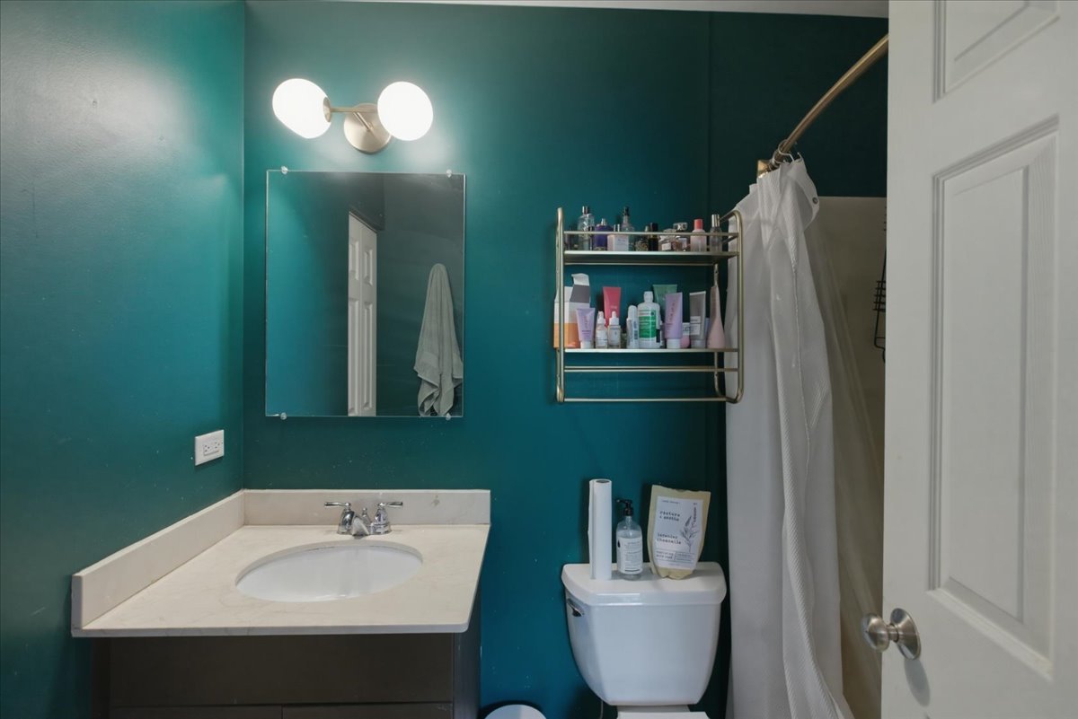 3142 West George Street, Unit C2 Chicago, IL 60618 - Photo 9 of 11