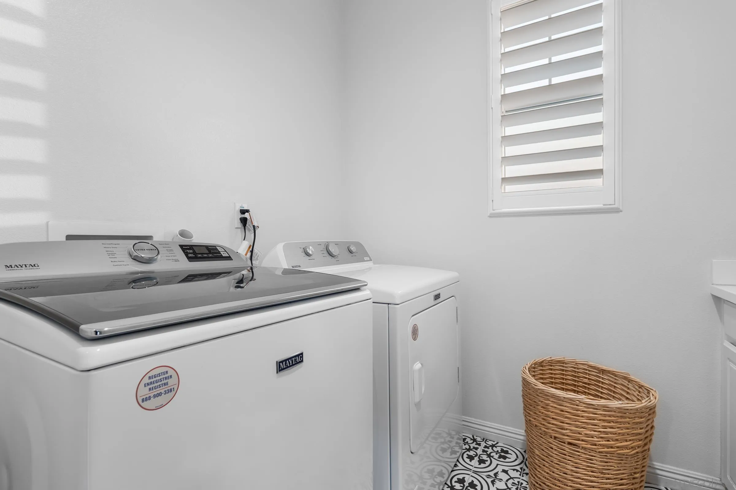 1853 Ashley Avenue Chula Vista, CA 91913 - Photo 40 of 73 a utility room with dryer and washer