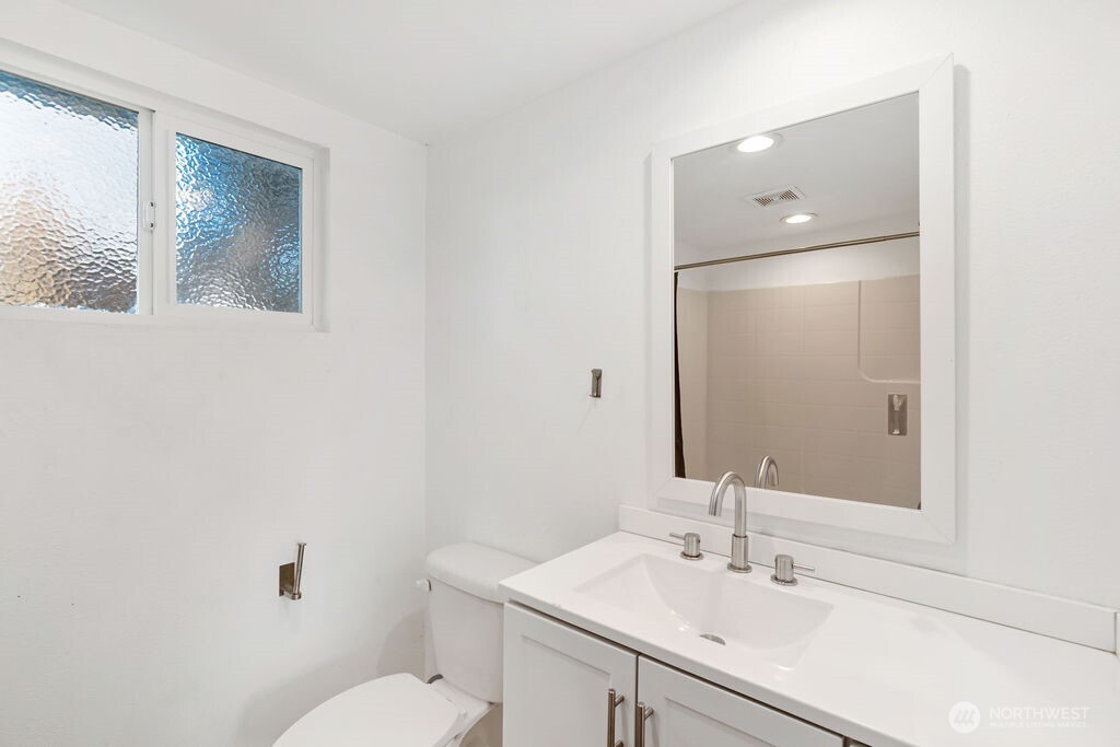 107 East Section Street Mount Vernon, WA 98273 - Photo 13 of 17